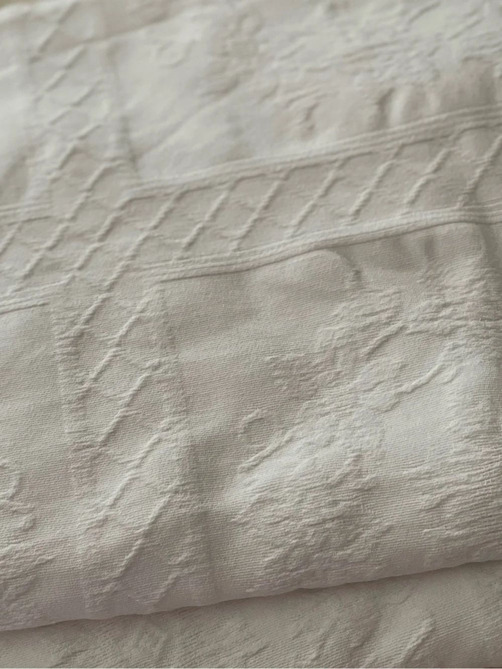 Pair (2) Vintage Crown Crafts Antoinette Matelasse TwinXL Coverlets- Flat Border